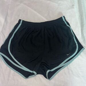 VINTAGE NIKE SHORTS